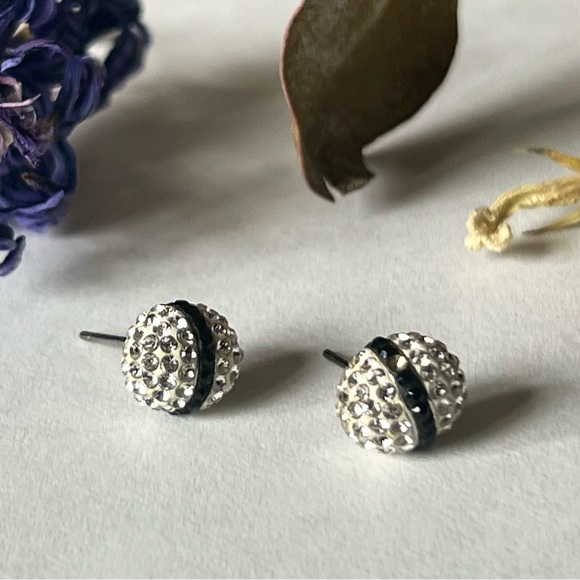 Swarovski round crystal and black strip earring - Picture 4 of 7